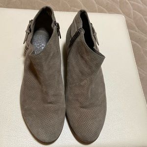 Vince Camuto Bootie Size: 7.5 W